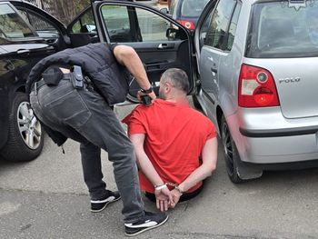 Śląskie. Policjant po służbie zobaczył mężczyznę, który pił za kierownicą. Ścigał go prywatnym autem i zatrzymał