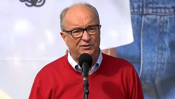 Włodzimierz Czarzasty podczas wystąpienia na Marszu Miliona Serc