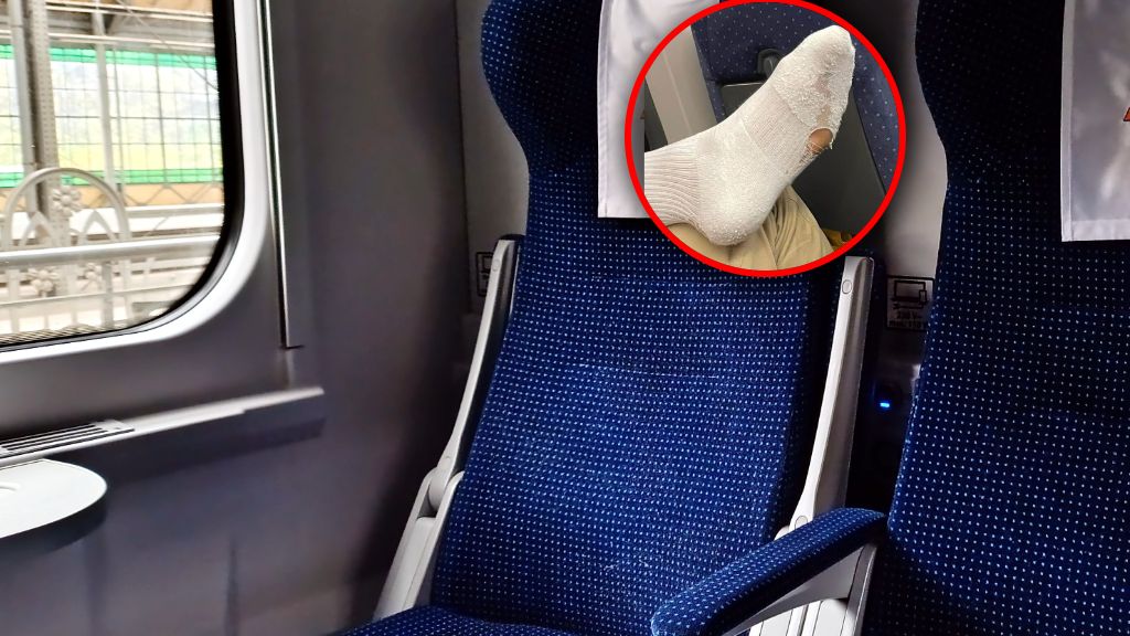 Uciążliwi pasażerowie w pociągu