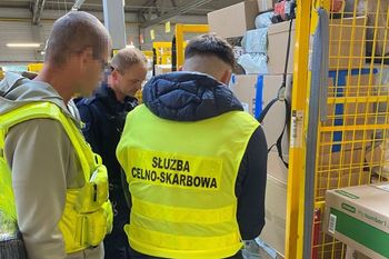 Operacja "Kryształ". Przetrzepali przesyłki. Jest tego ponad 93 kg