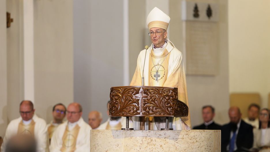 Słowa arcybiskupa zaskakują. "Trzeba zbliżać dwie Polski"