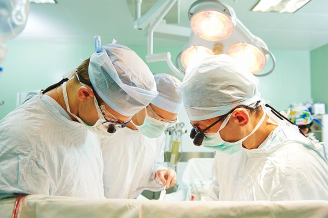 Pierwszy na świecie złożony przeszczep narządów szyi w Gliwicach