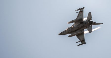 Strzelać do rosyjskich obiektów? Polacy zabrali głos, jest sondaż