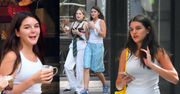 16-letnia Suri Cruise spaceruje ulicami Nowego Jorku. Coraz bardziej przypomina Katie Holmes? (ZDJĘCIA)