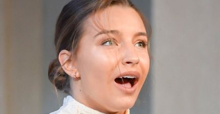 Fani DRWIĄ z "modowego makijażu" Julii Wieniawy: "Kto Ci robił make-up? PANI OD PLASTYKI?" (FOTO)
