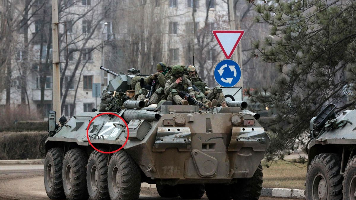 Znaki na pojazdach wojskowych malowane były białą farbą