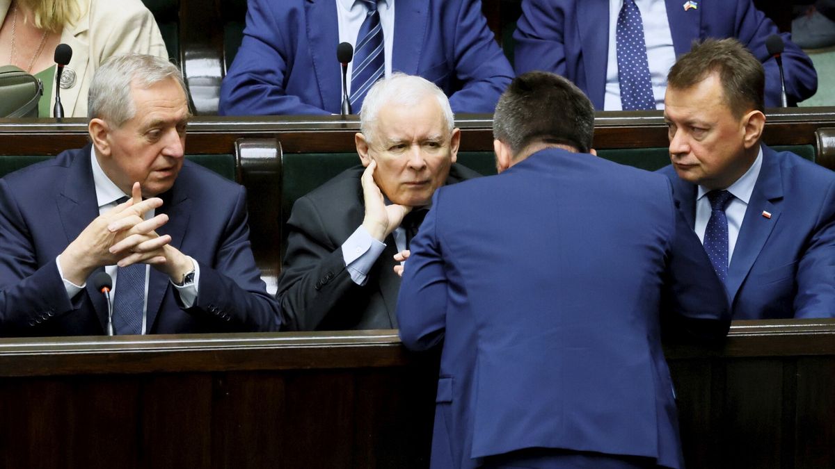 55. posiedzenie Sejmu IX kadencjiFot. Pawel Wodzynski/East News, Warszawa, 25.05.2022. 55. posiedzenie Sejmu IX kadencji.N/z: poslowie PiS: Henryk Kowalczyk, Jaroslaw Kaczynski, Mariusz Blaszczak.Pawel Wodzynski