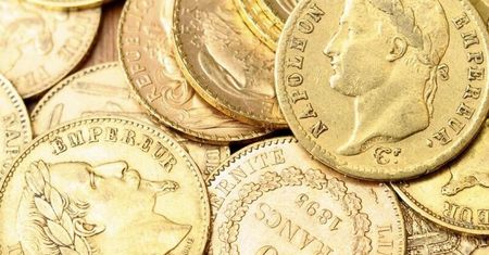 Straciła złote monety o wartości 1,2 mln zł. Myślała, że oddaje je policji