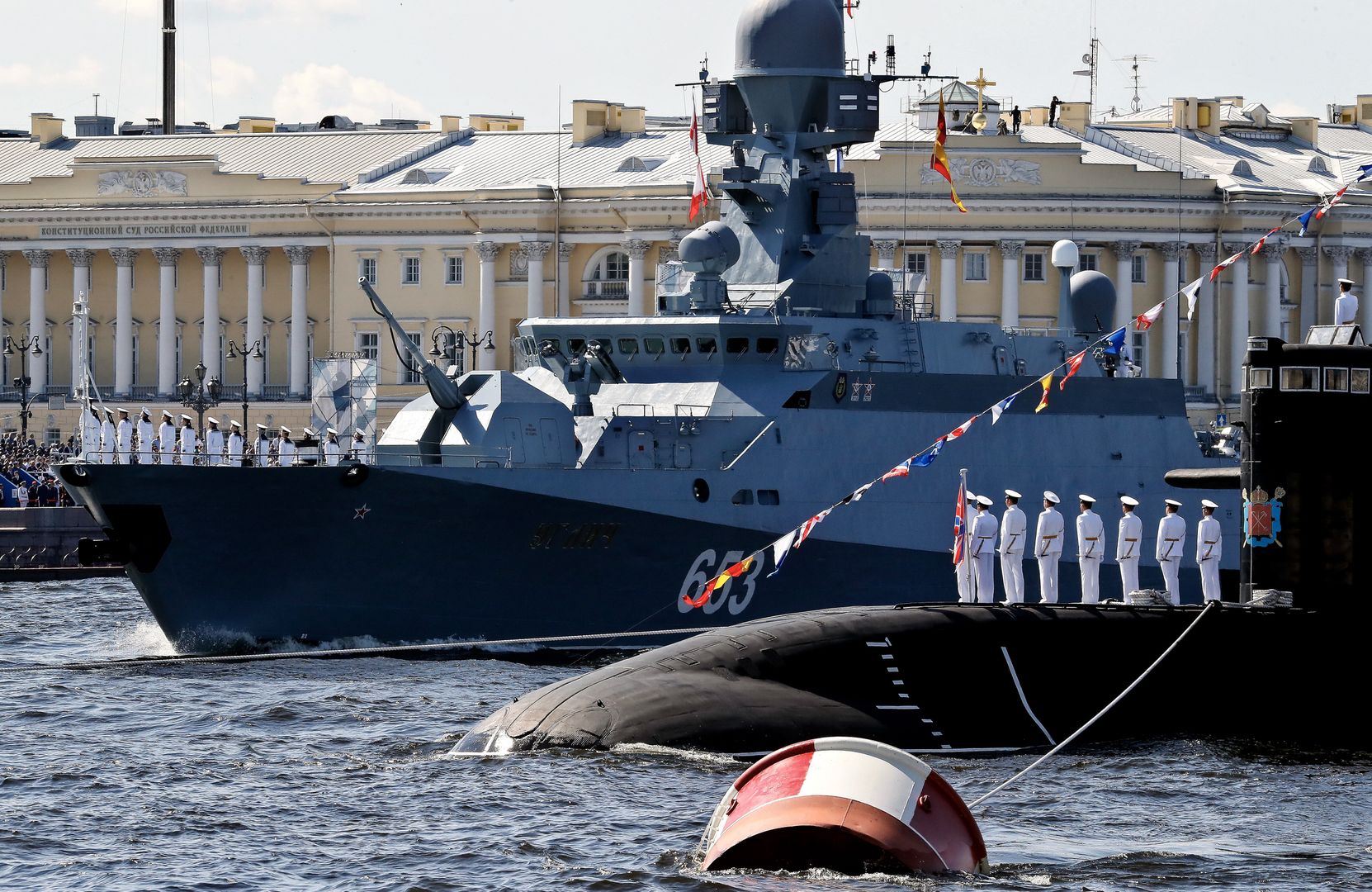 Russian Navy Day celebrations in St. Petersburg
epa10776932 Russian Navy warships take part in the Main Naval Parade as part of the Russian Navy Day celebrations in St. Petersburg, Russia, 30 July 2023. President Putin announced that the Russian navy will get 30 new ships this year, during his speech at the annual Navy Day Parade in St Petersburg. Russian Navy Day is celebrated annually on the last Sunday of July.  EPA/ANATOLY MALTSEV 
Dostawca: PAP/EPA.
ANATOLY MALTSEV