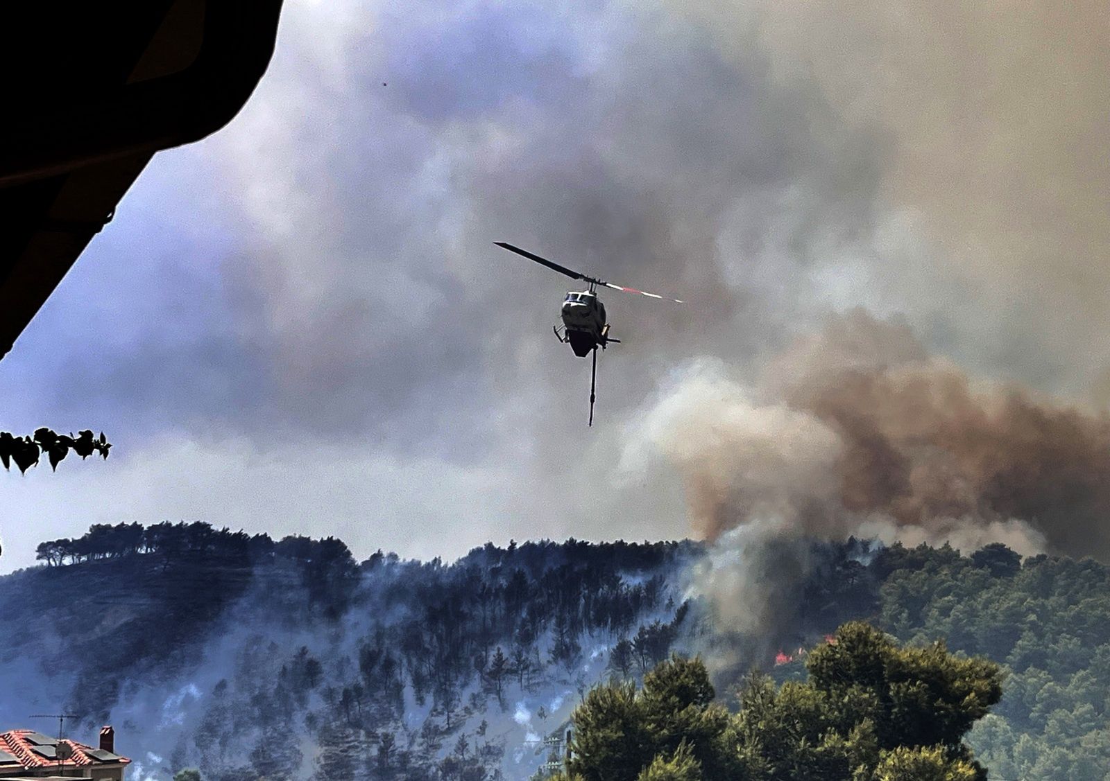 Straż walczy z pożarami lasów na Zakynthos