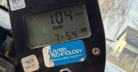 104 km/h w terenie zabudowanym. Kierowca z gminy Teresin stracił prawo jazdy!