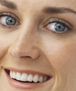 On w krawacie, ona w kieracie