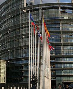 Kryzys nie dla urzędników Brukseli