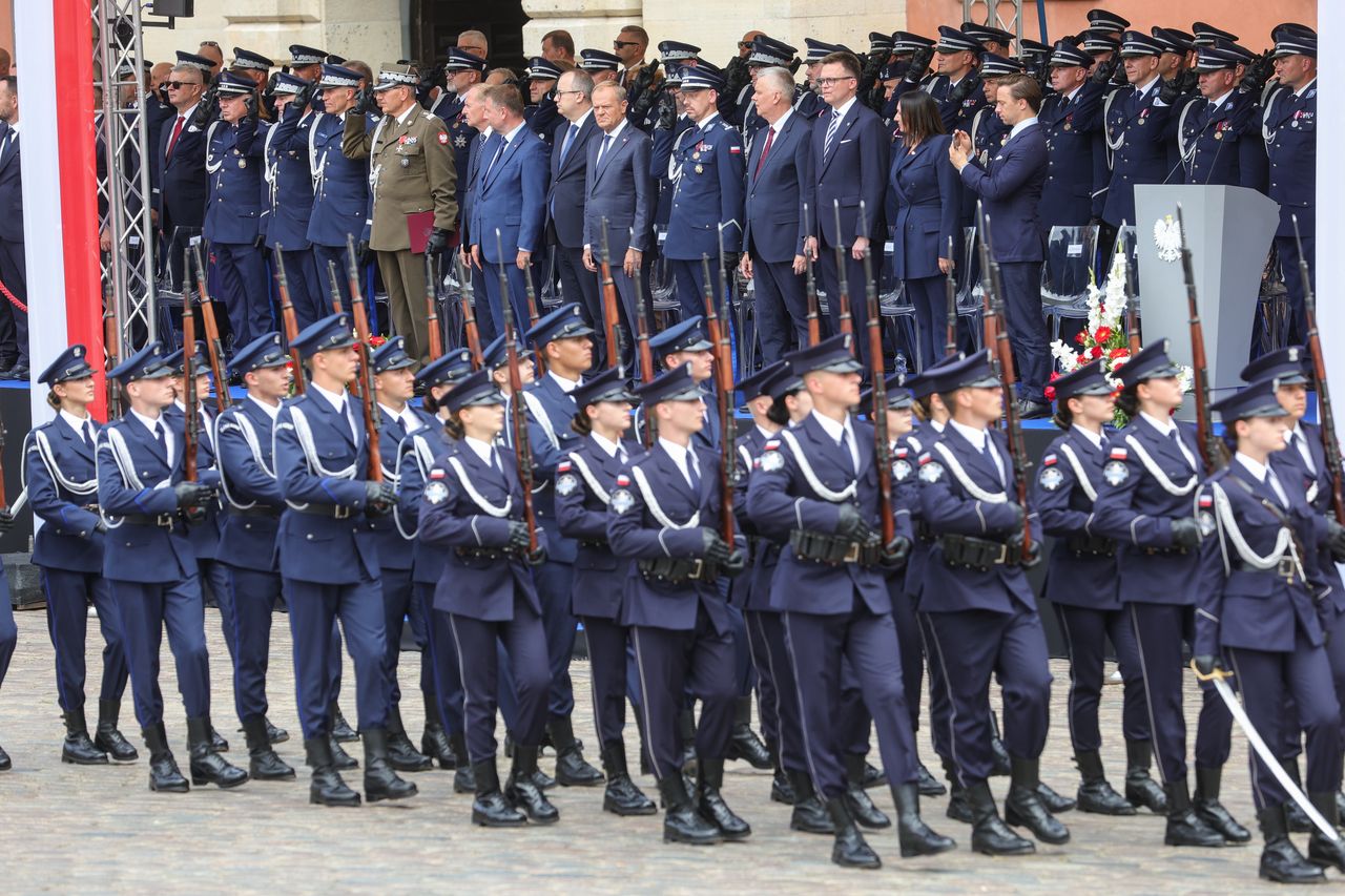 "Trudna sytuacja" w policji. Siemoniak mówi o "poprawie"