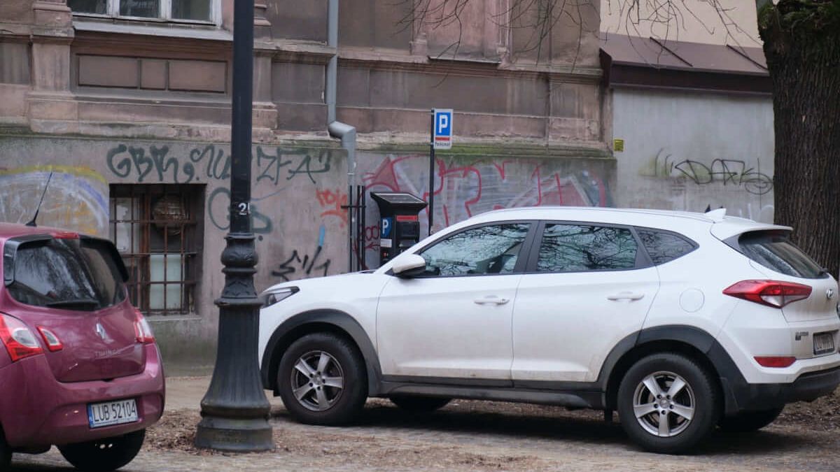 Samochody parkujące w Strefie Płatnego Parkowania w Lublinie
