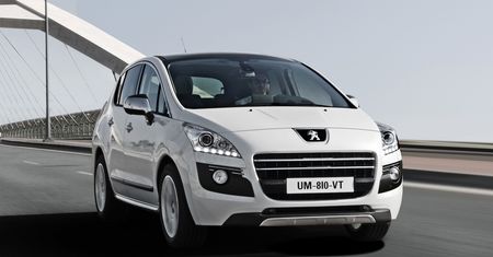 Hybrydowe Peugeoty wjeżdżają na salony – 3008 HYbrid4 i 508 RXH