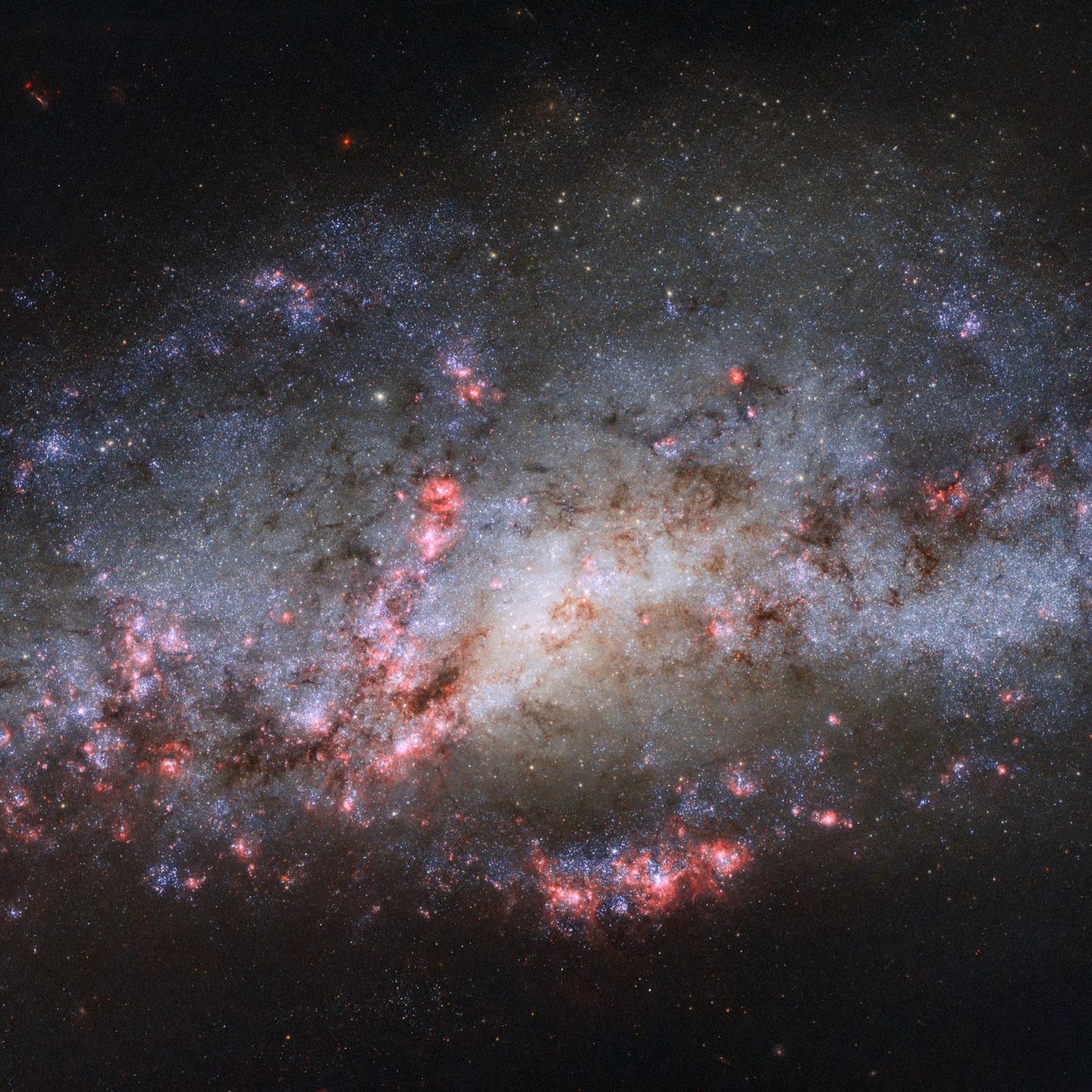 Teleskop Hubble’a dostarczył nowe niesamowite zdjęcia kosmosu. Oto, co kryje się w przestrzeni wokół nas 4