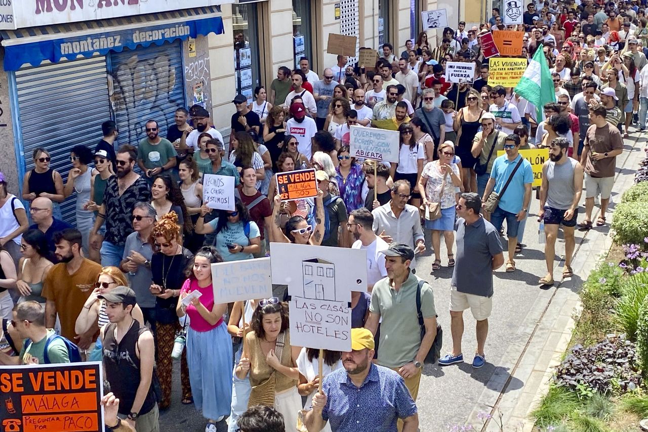 Spaniards thronged the streets