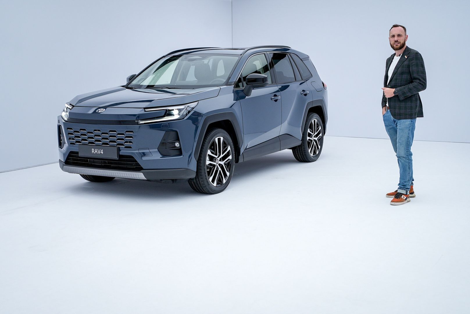 Toyota RAV4 8. generacji (2026) z autorem tekstu
