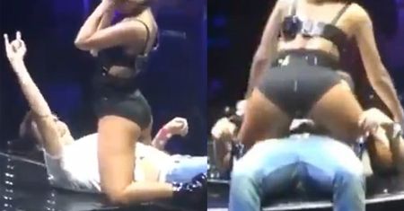 Rihanna "uprawia seks" z fanem!