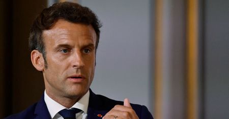 "Powiedziałem mu, że robi błąd". Macron zdradza treść rozmowy z Putinem