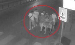 Zgwałciło ją siedmiu mężczyzn. Nikt nie reagował