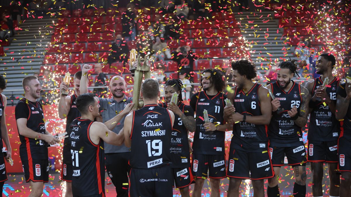 Koszykarze PGE Startu Lublin
świetują zwycięstwo