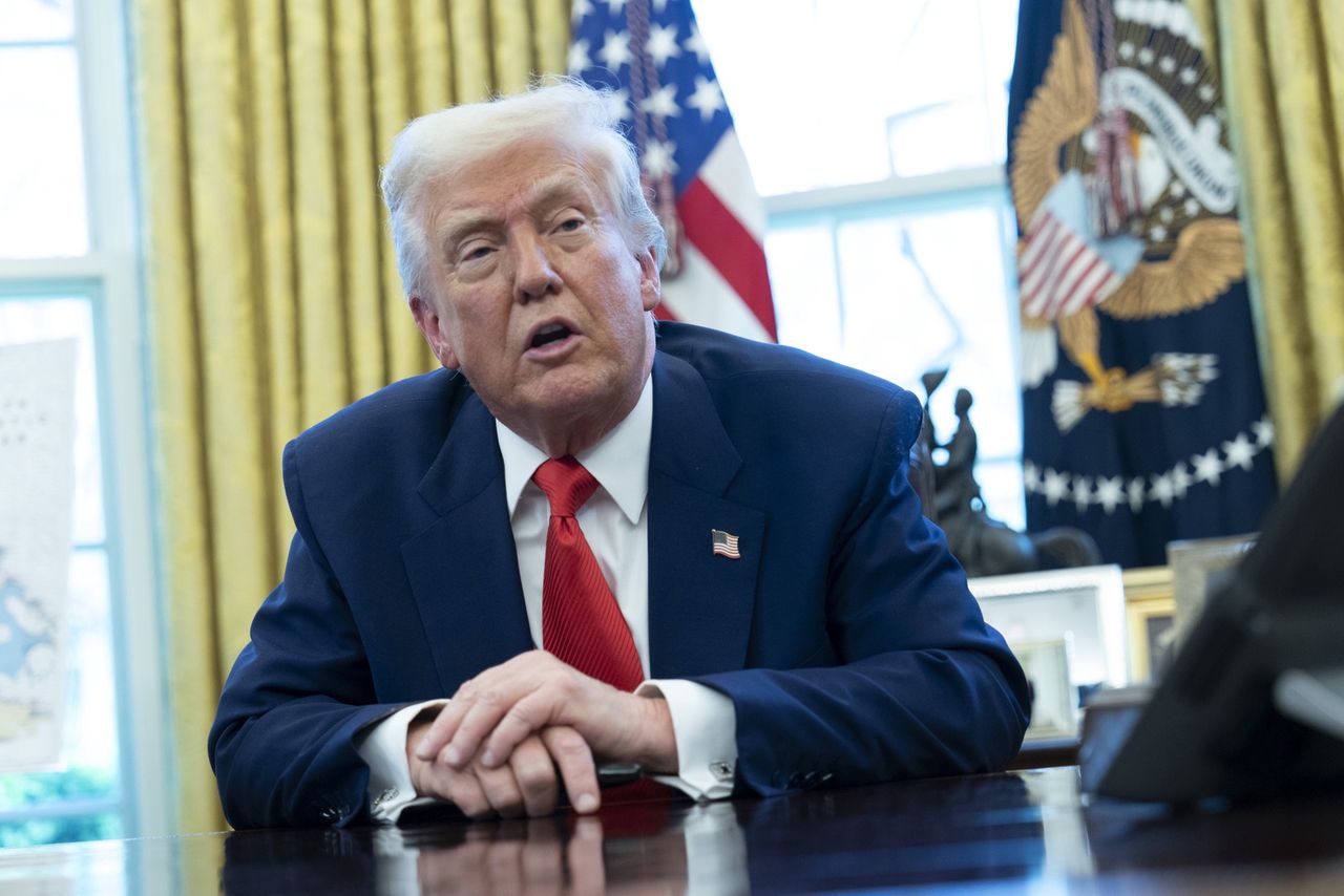 Trump wystawia laurkę Xi. "Mamy broń, o której nikt nie ma pojęcia"