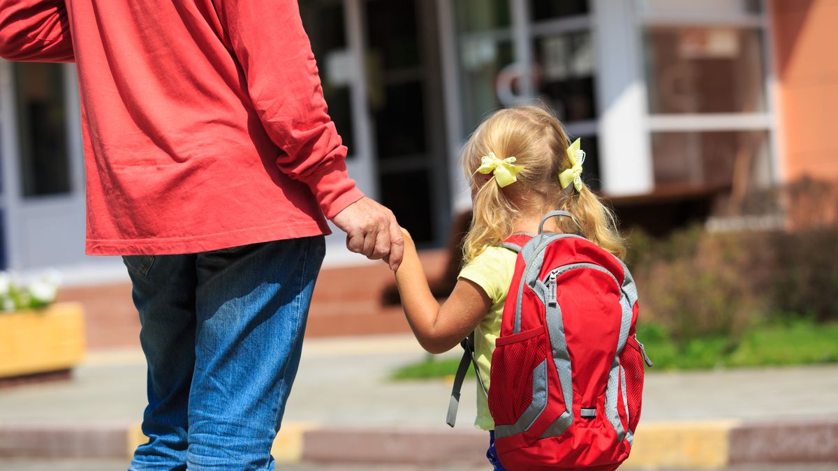 Celem świadczenia 500+ jest pokrycie wydatków związanych z wychowaniem dziecka, z opieką nad nim oraz zaspokojeniem jego potrzeb życiowych. 