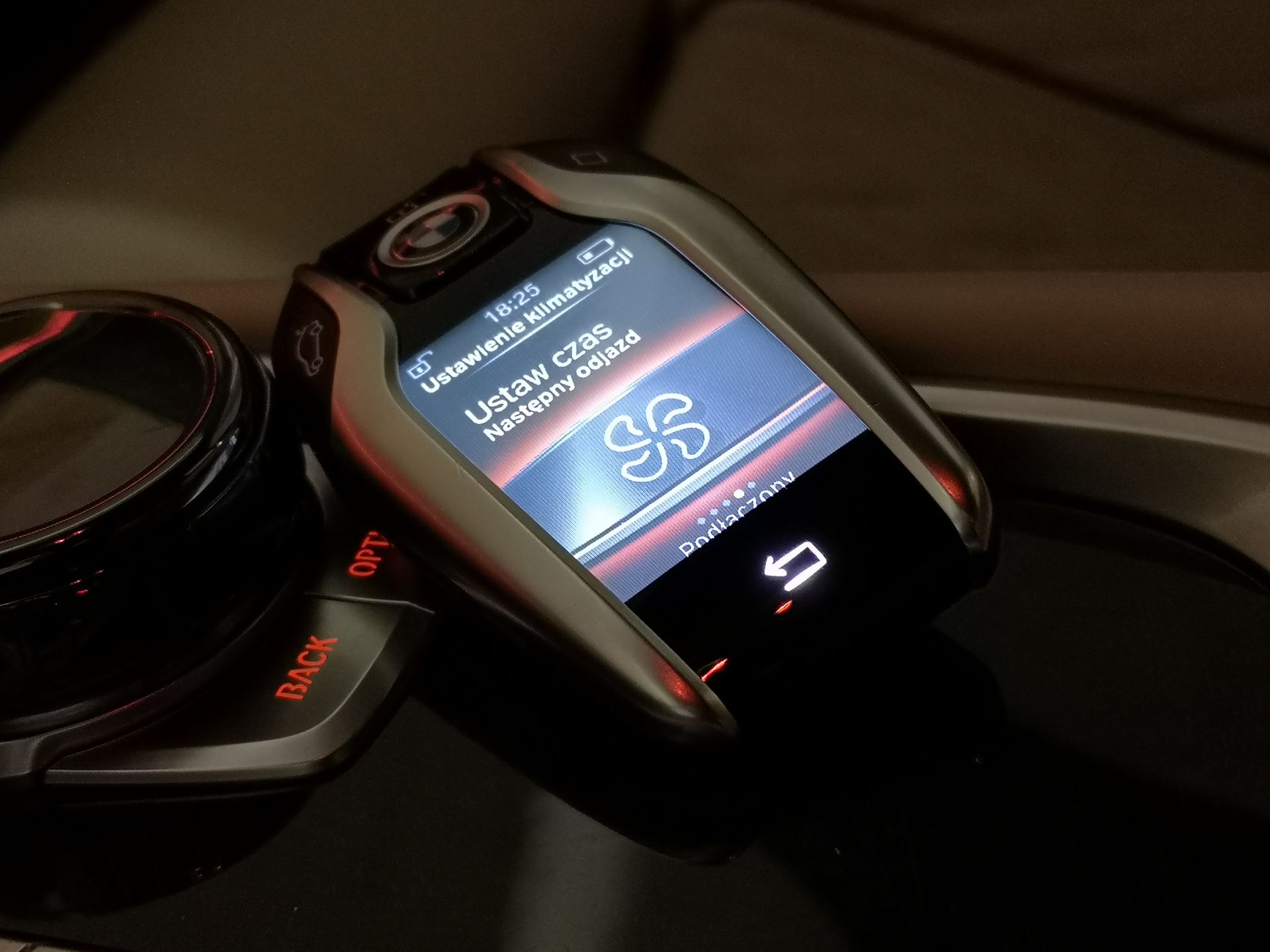BMW 750i xDrive: Systemy wsparcia kierowcy, Night Vision, zdalne sterowanie i audio Bowers & Wilkins 36