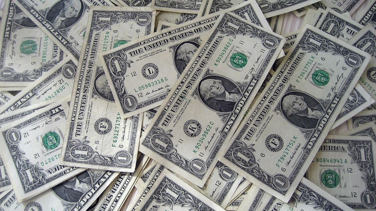 Kursy walut. Co z dolarem?