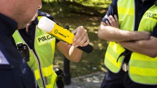 Kierował samochodem i rozpoczął obowiązki w pracy. Był pod wpływem