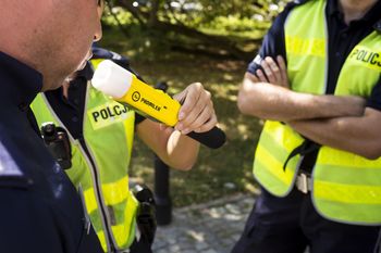 Kierował samochodem i rozpoczął obowiązki w pracy. Był pod wpływem