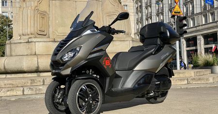 Test: Peugeot Metropolis 400 – skuter jak samochód