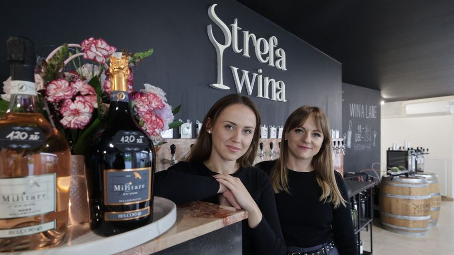 Właścicielki Strefy Wina Lane Wina Kielce – siostry Katarzyna i Monika Książek – dzielą się miłością do włoskich trunków w nowo otwartej rozlewni przy ulicy Niskiej.