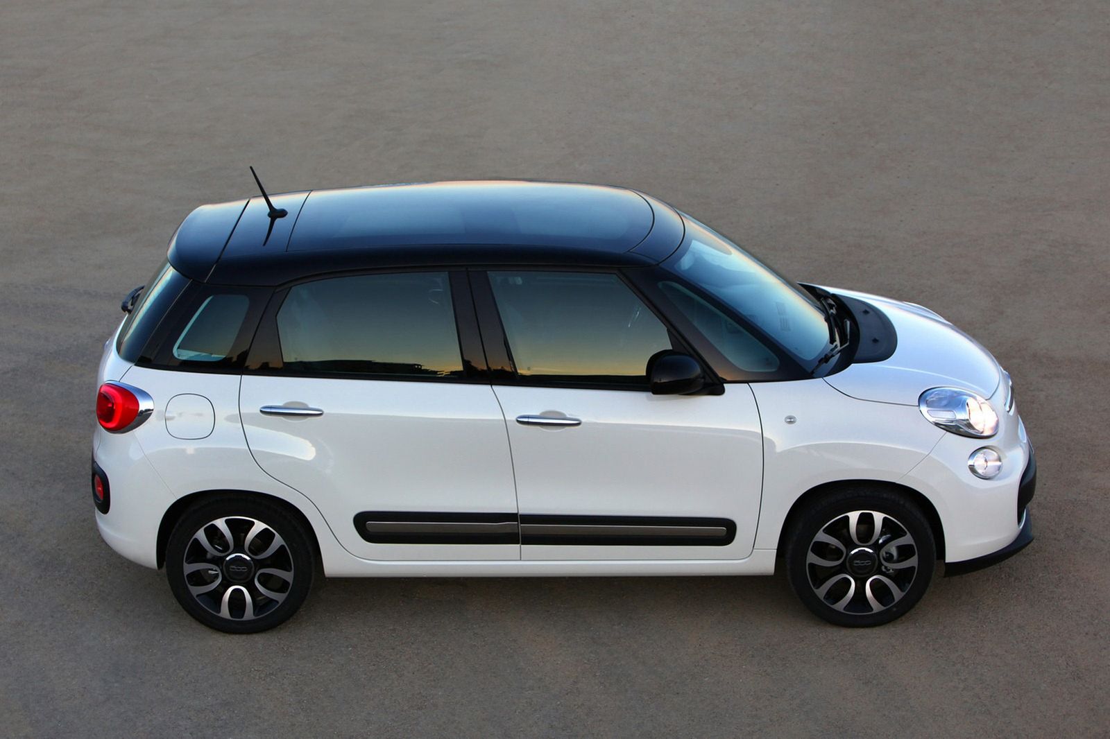 Fiat 500L - obszerna galeria zdjęć 28