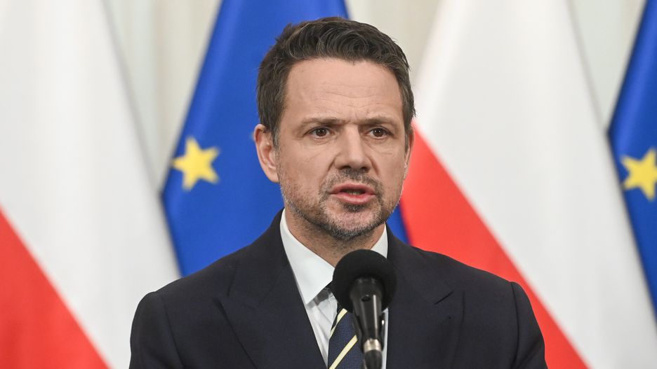Warszawa, 11.02.2025. Pprezydent m.st. Warszawy Rafał Trzaskowski podczas briefingu prasowego po naradzie ze służbami dot. zwalczania przestępczości zorganizowanej, 11 bm. w siedzibie MSWiA w Warszawie. (jm) PAP/Piotr Nowak
