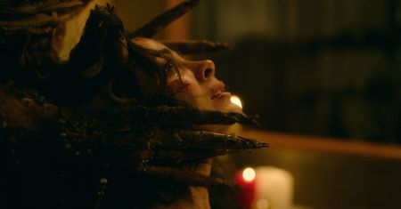 Emeraude Toubia i David Dastmalchian w horrorze "Rosario"