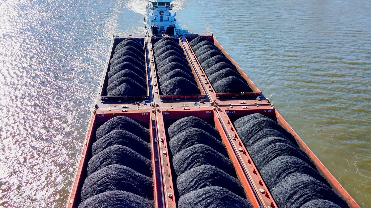 Tugboat Pulling Barge With Coal On Ohio River
Richard Rigney / EyeEm
Barge, Beauty In Nature, Coal, Day, Freight Transportation, High Angle View, In A Row, Nature, Nautical Vessel, No People, Ohio River, Outdoors, Pulling, River, Sky, Stack, Transportation, Travel, Tugboat, Water