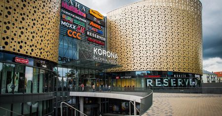 Powierzchnię handlową tworzą małe miasta. Duże idą w „food halle”