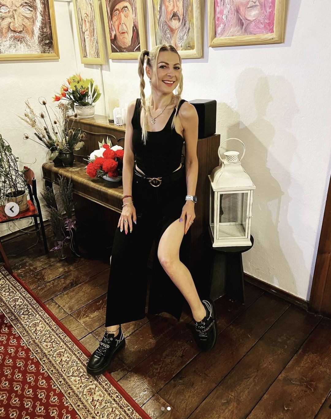 Magdalena Narożna w "młodzieżowej" stylizacji