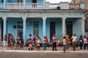 Kryzys na rajskiej wyspie. Epidemia przybiera na sile