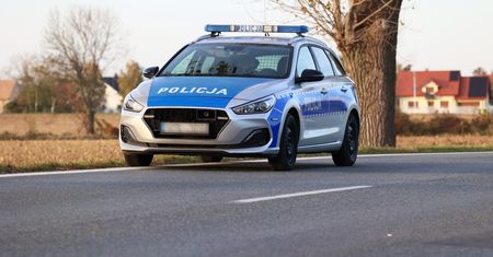 Jechał za szybko ciężarówką. Podczas kontroli wyszło na jaw coś jeszcze