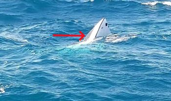 Wypłynęli mimo ostrzeżeń. Łódź nie miała szans we wzburzonym oceanie