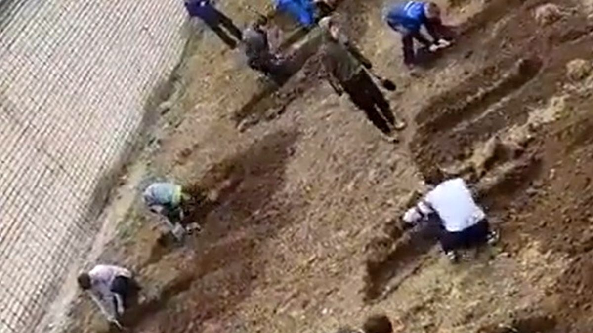 Uczniowie w Rosji kopali okopy 