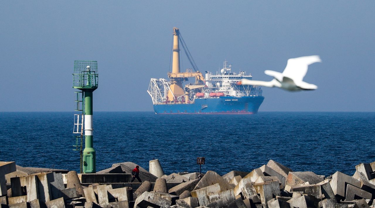 KALININGRAD, RUSSIA - MAY 4, 2020: The Akademic Chersky pipe layer is seen in the Gulf of Gdansk in the Baltic Sea. The pipelay vessel has arrived in the Baltic Sea from Nakhodka. According to Russia's energy minister Novak, Akademik Chersky could be involved in the construciton of the Nord Stream 2 pipeline. Vitaly Nevar/TASS (Photo by Vitaly Nevar\TASS via Getty Images)