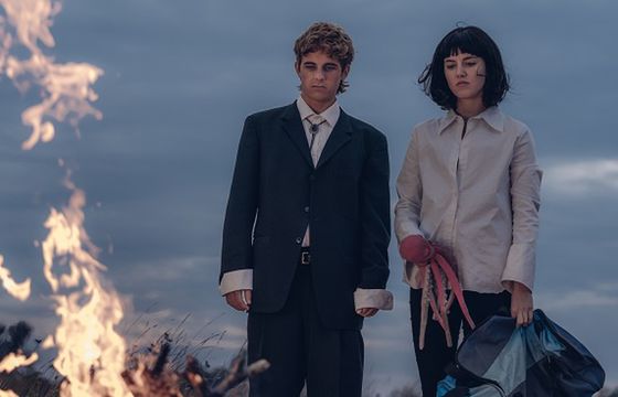 „Absolutni debiutanci” są jak pocztówka z wakacji. Recenzja polskiej nowości Netfliksa