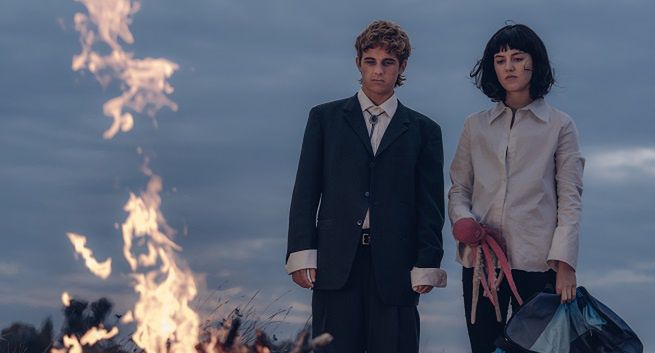 „Absolutni debiutanci” są jak pocztówka z wakacji. Recenzja polskiej nowości Netfliksa