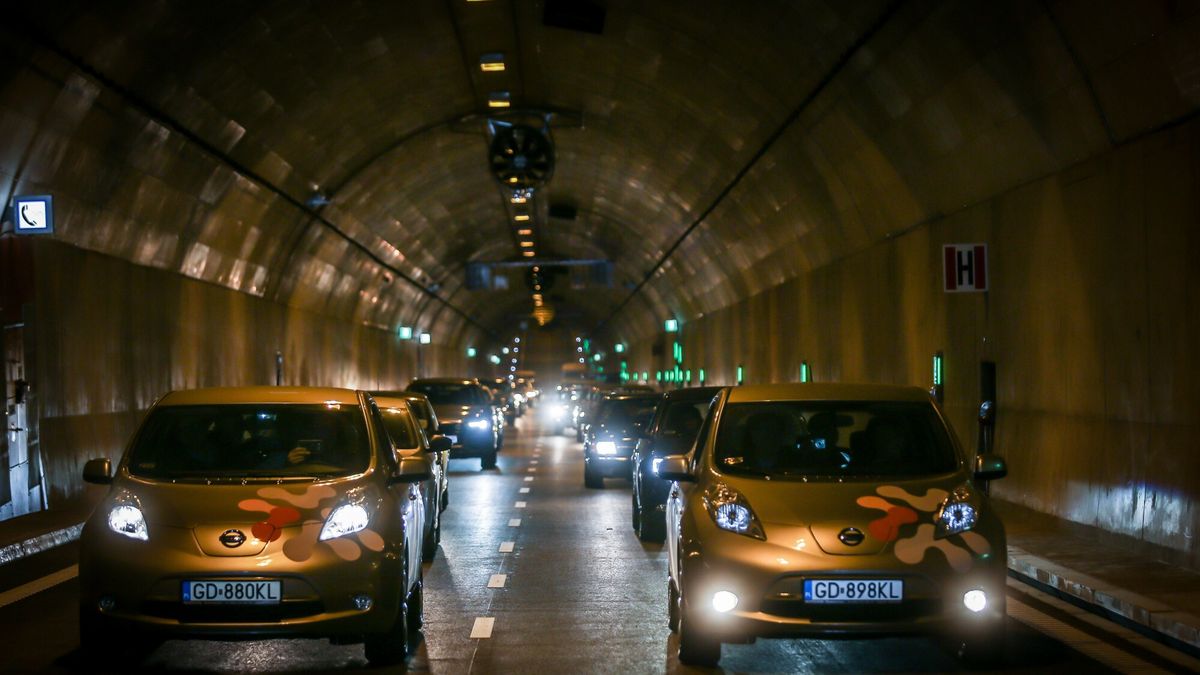 Dzie? Otwarty tunelu pod Martw? Wis??
24.04.2016 Gdansk Tunel pod Martwa Wisla otwarty dla ruchu kolowego .   fot Karolina Misztal/REPORTER
Karolina Misztal/REPORTER