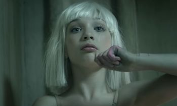 Zagrała w teledysku Sii. Dzisiaj jest idolka nastolatek